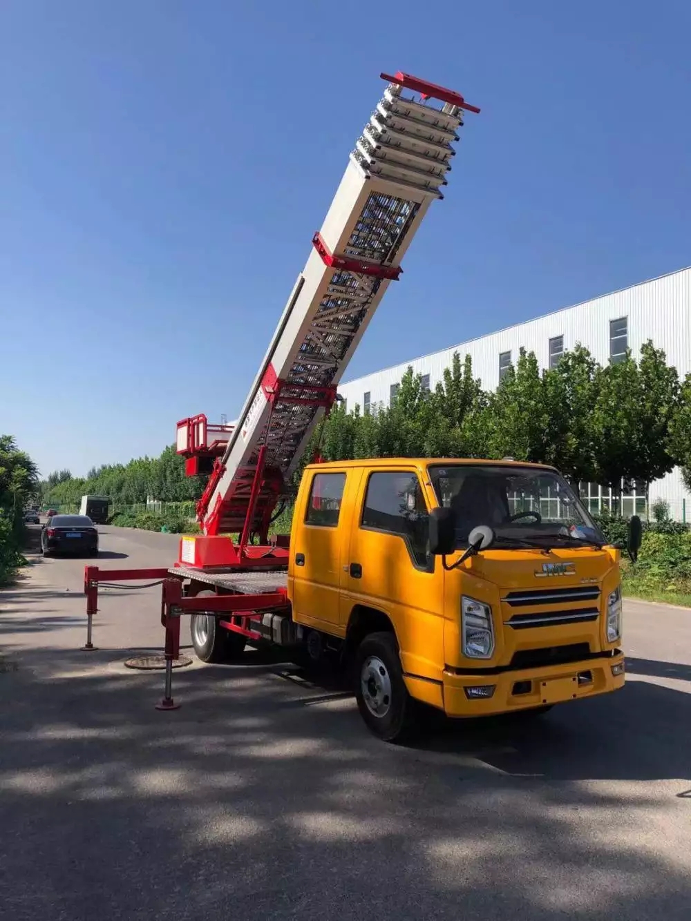 中牟附近的云梯车出租服务：轻松解决高空作业需求