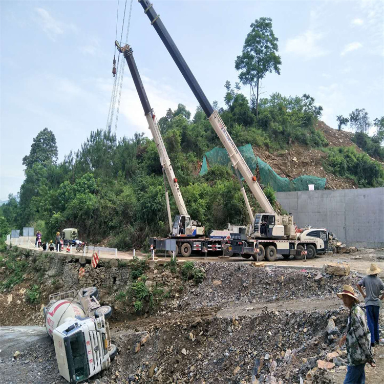 中牟汽车掉沟里叫吊车救援要多少钱